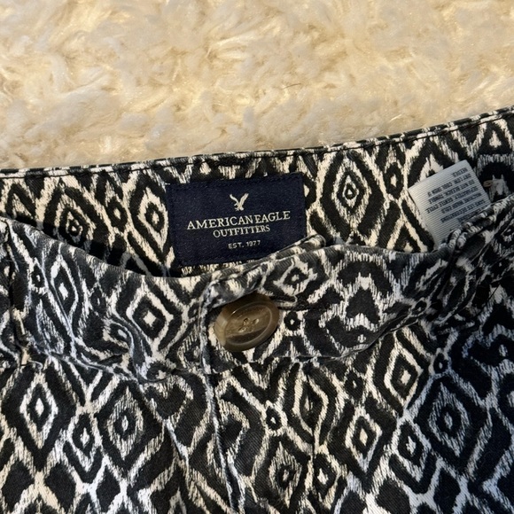 American Eagle Midi Stretch Shorts - Picture 3 of 4